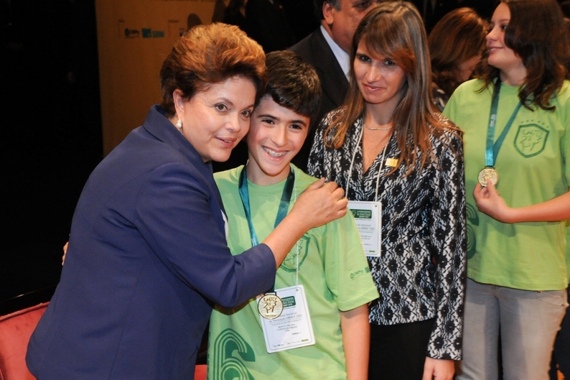 Presidenta Dilma com Marco Pietro e a Profª Mauren