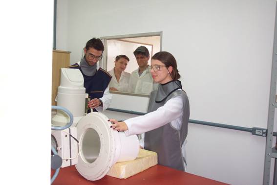 Simulação de procedimento experimental com vestimentas de proteção contra as radiações ionizantes no laboratorio de Física Médica do IMEF